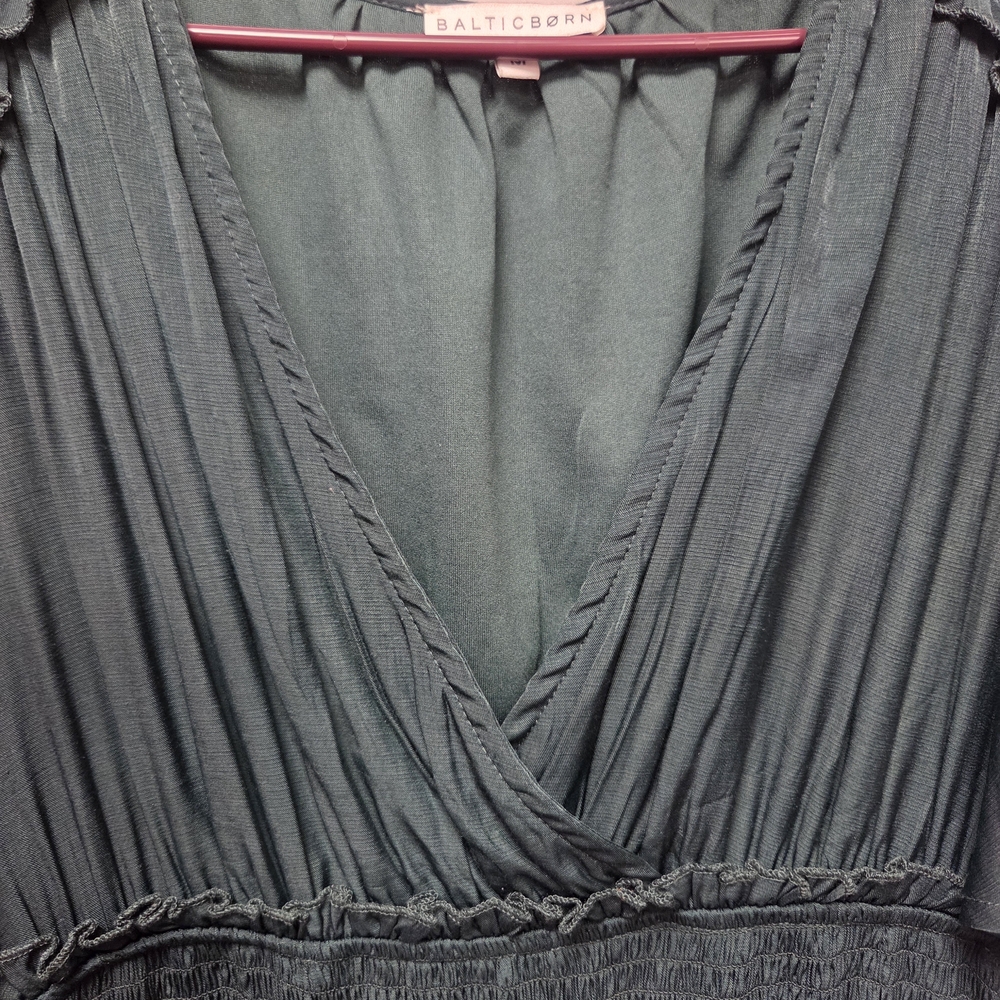 Elegant Emerald Green Maxi Dress - Picture 3 of 5